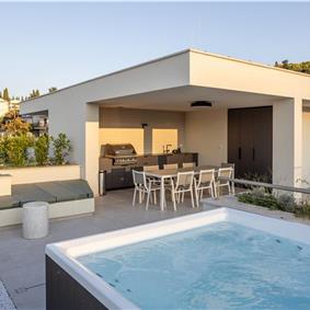 4 Bedroom Luxury Villa with Heated Pool and boat mooring, Ciovo near Trogir – Sleeps 8